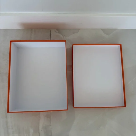 Hermès Gift Box with Logo Ribbon and Receipt Holder - Picture 10 of 10